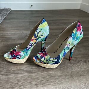 APT.9 NWOT Floral Heels! 🌺